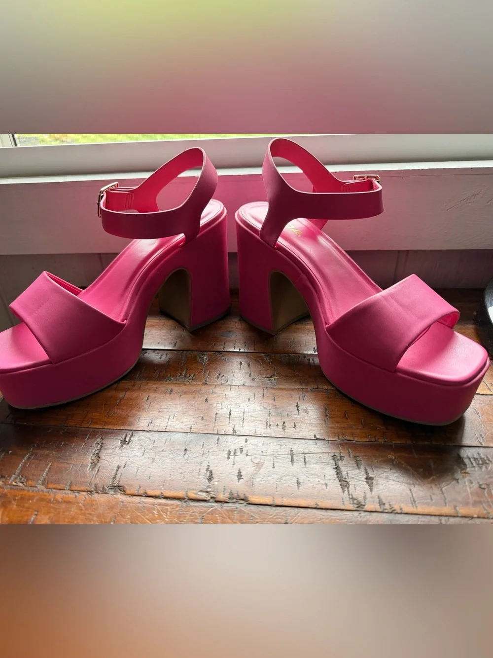 Soda pink platform